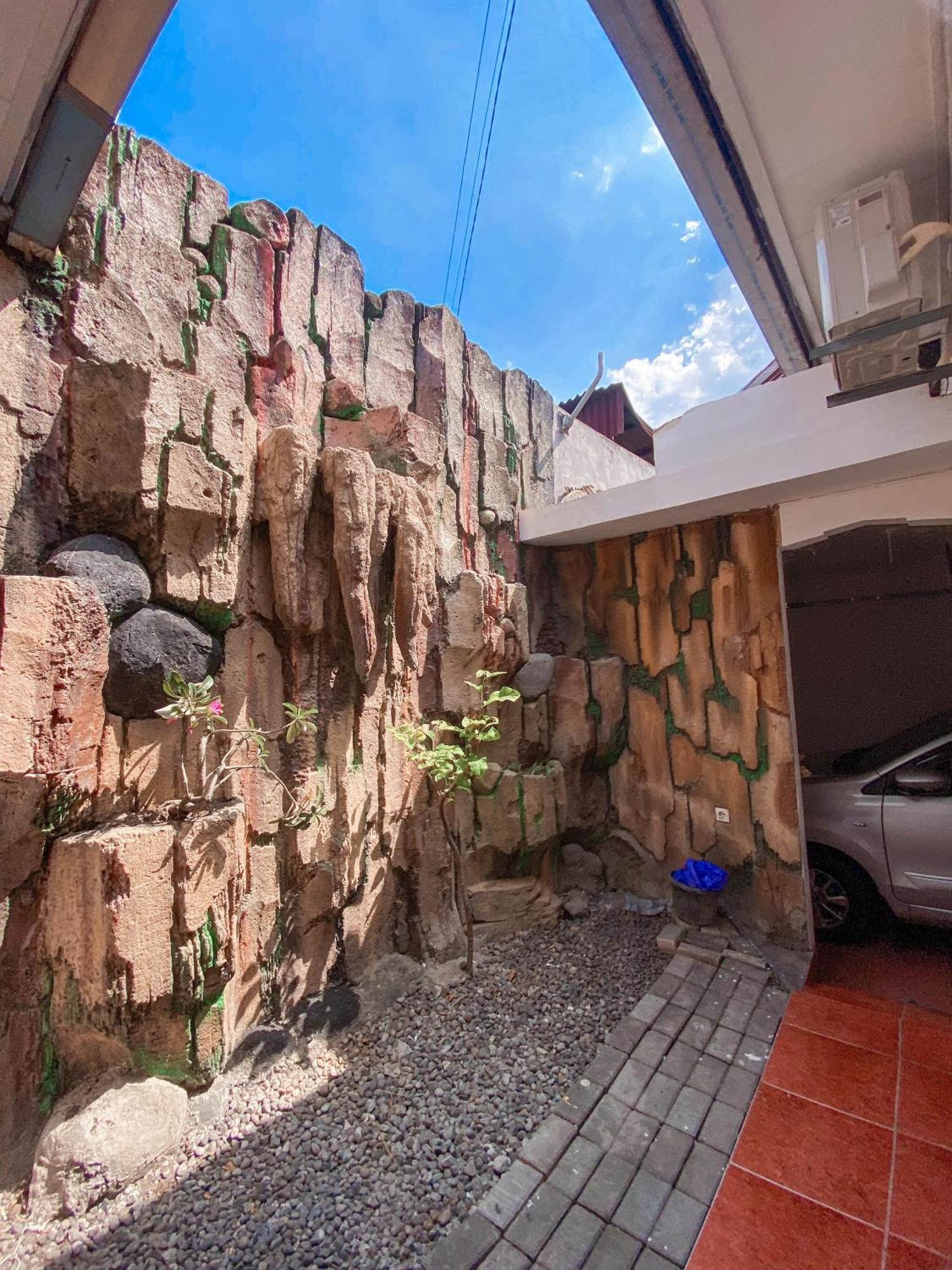 Laura'S Backpacker 523 Hostel Yogyakarta Exterior foto