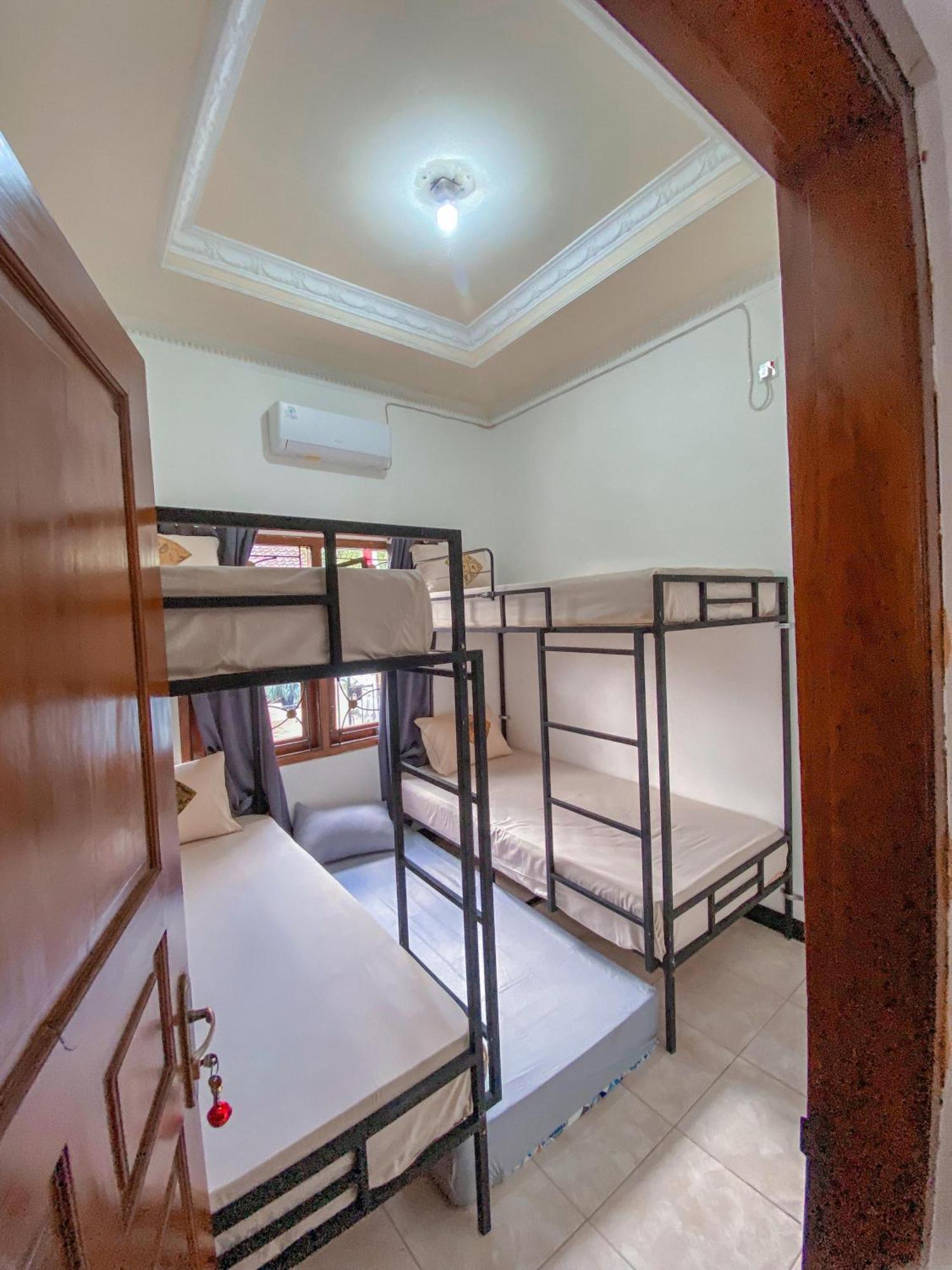Laura'S Backpacker 523 Hostel Yogyakarta Exterior foto