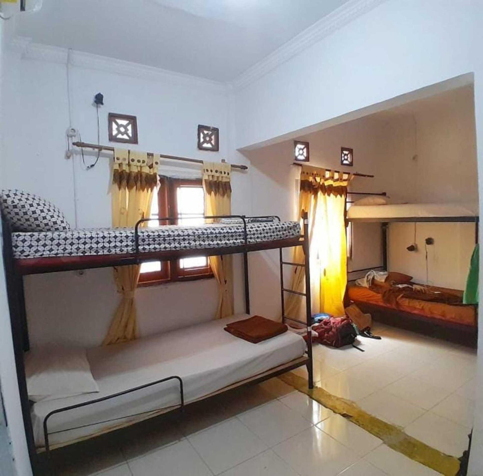 Laura'S Backpacker 523 Hostel Yogyakarta Exterior foto